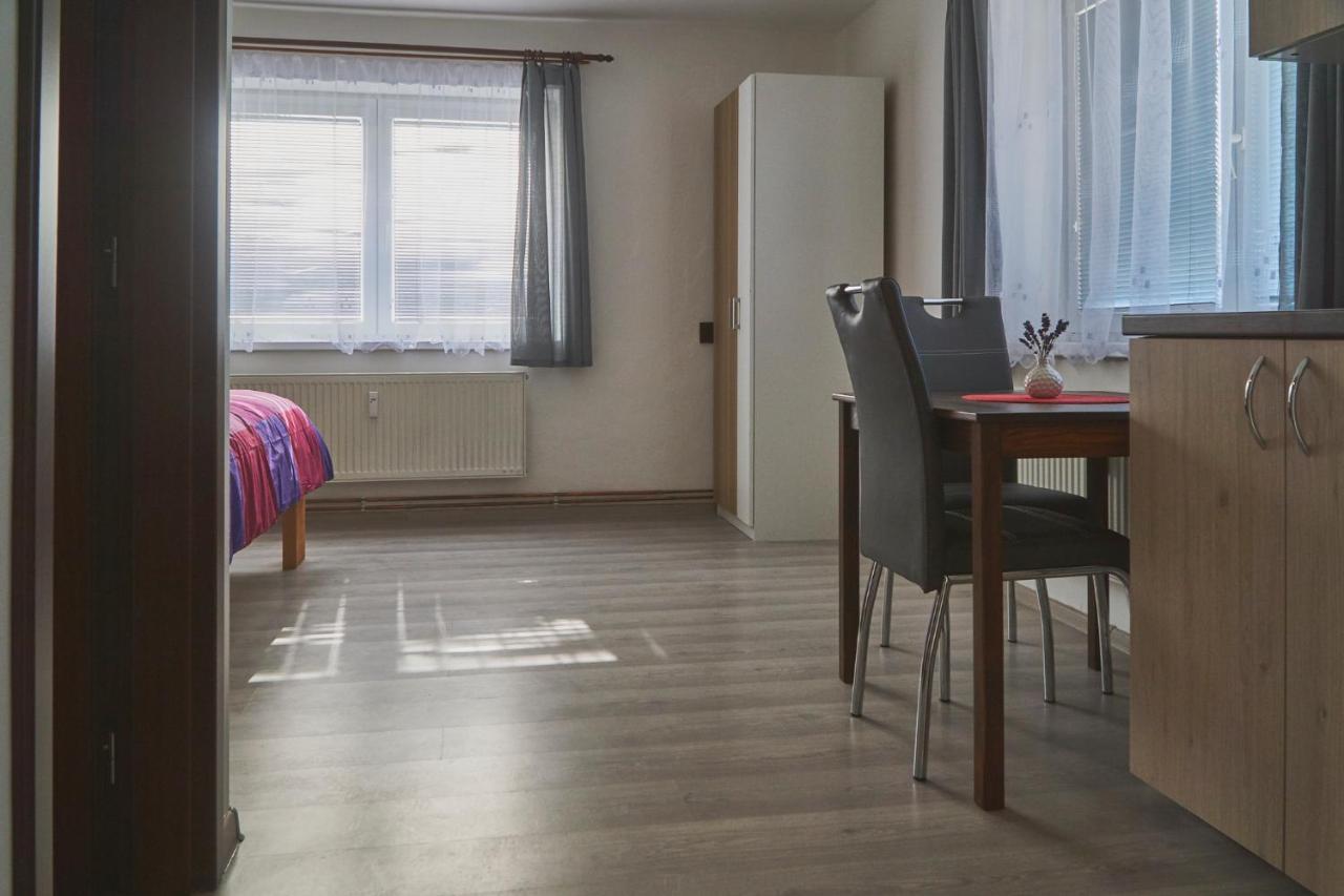 Apartmany Marjanka Jenisovice  ภายนอก รูปภาพ