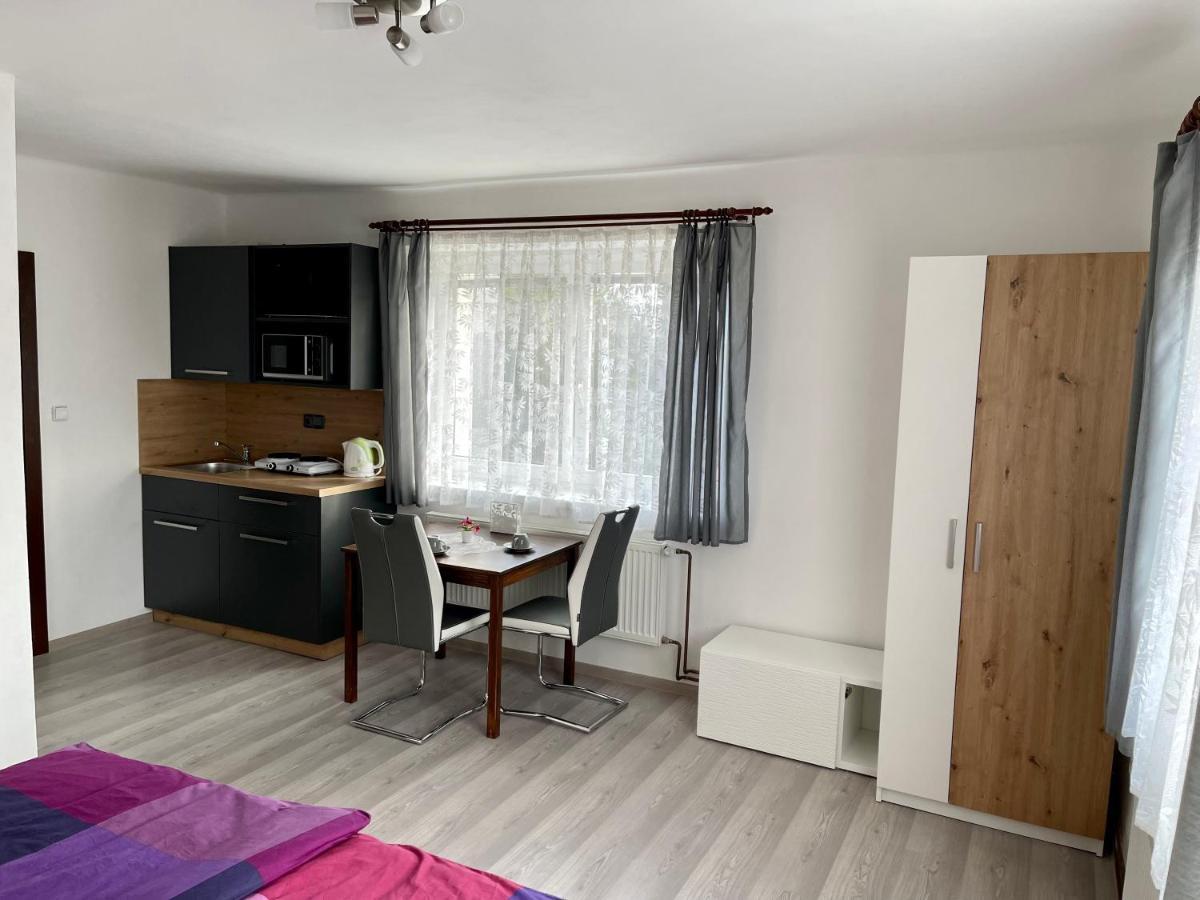 Apartmany Marjanka Jenisovice  ภายนอก รูปภาพ